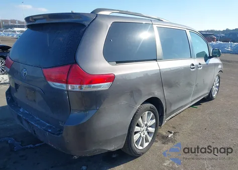 2012 Toyota Sienna Xle 7 Passenger z USA, uszkodzony, nr VIN 5TDDK3DC5CS044126